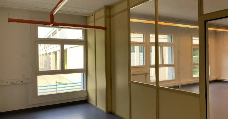 La Tour-de-Peilz, dans l'immeuble abritant la Poste - bureaux au rez