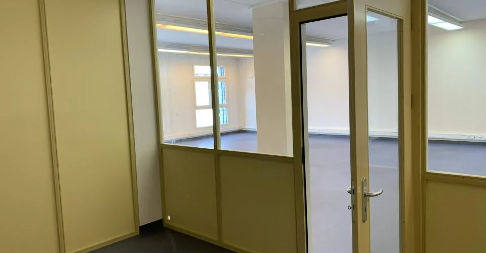 La Tour-de-Peilz, dans l'immeuble abritant la Poste - bureaux au rez