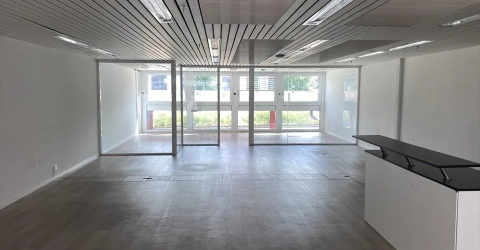 Opportunité - Au cœur de la ZI Champ-Colin - belle surface de 116 m2