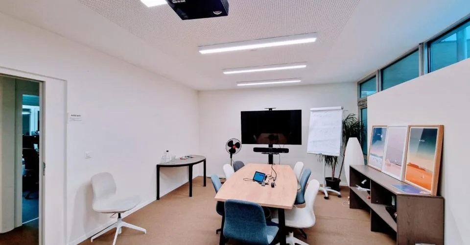 Bureaux clés en main, modernes et lumineux, face au lac.
