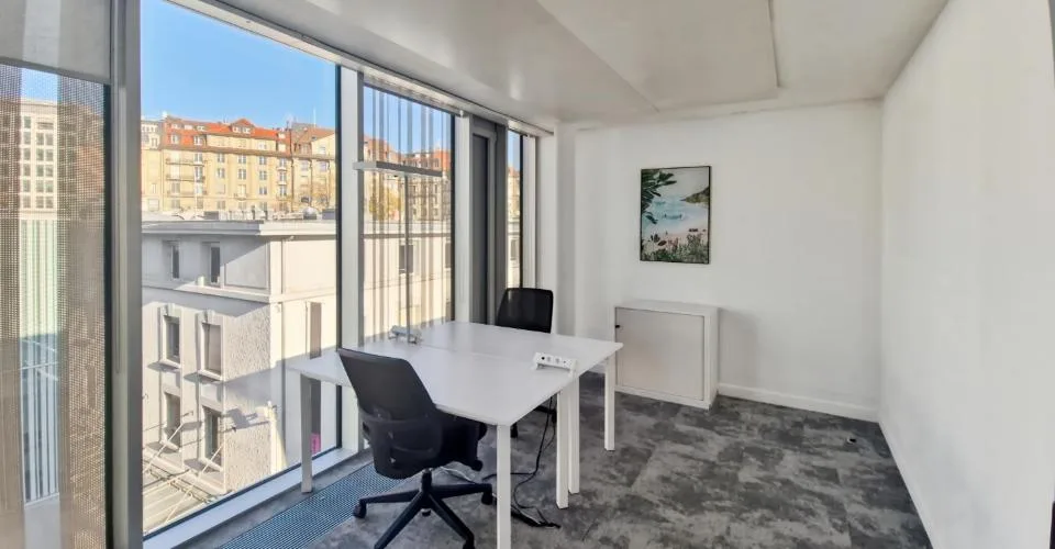 Bureau privé pour 3 à Regus City Flon