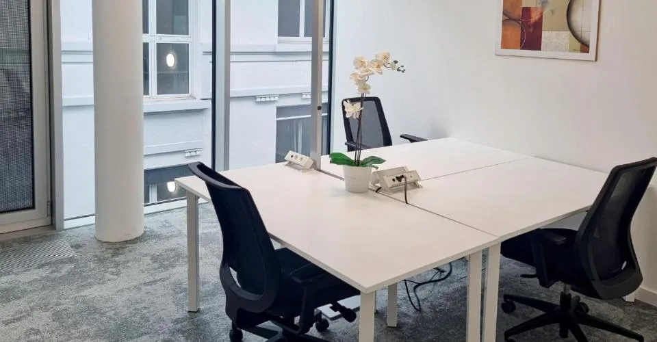 Bureau privé pour 3 à Regus City Flon