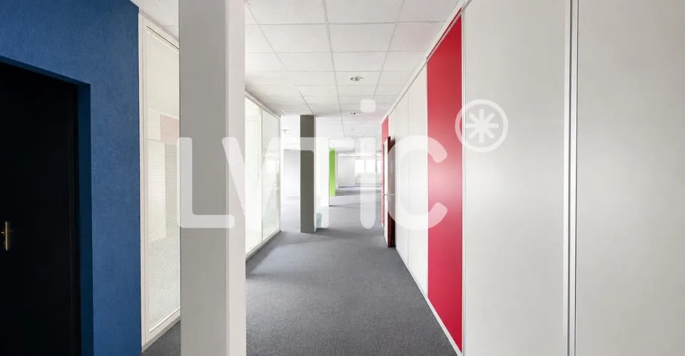 Ateliers, dépôts, bureaux de 760 m2 à louer à Renens