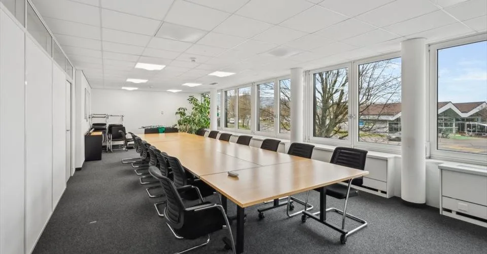 Magnifique bureau à proximité des axes autoroutiers !