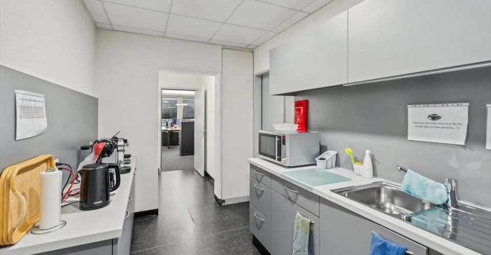 Magnifique bureau à proximité des axes autoroutiers !