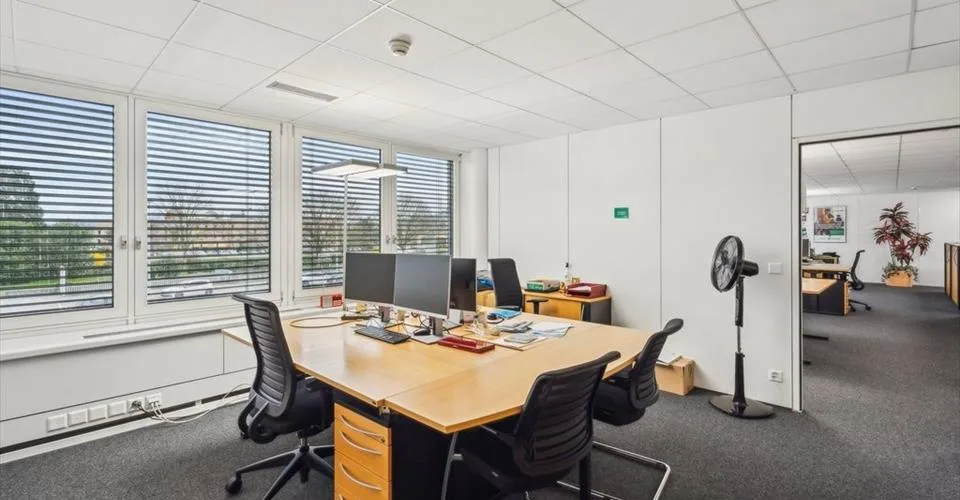 Magnifique bureau à proximité des axes autoroutiers !