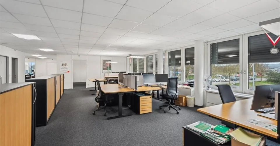 Magnifique bureau à proximité des axes autoroutiers !