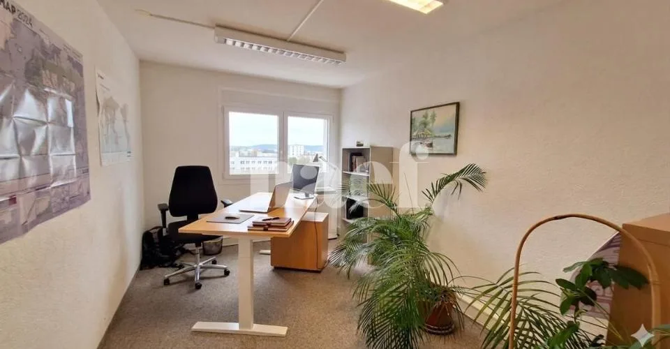 Bureaux d'env.117m2 au 1er étage