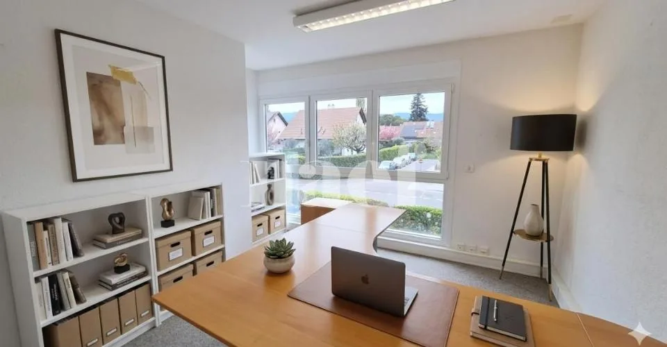 Bureaux d'env.117m2 au 1er étage