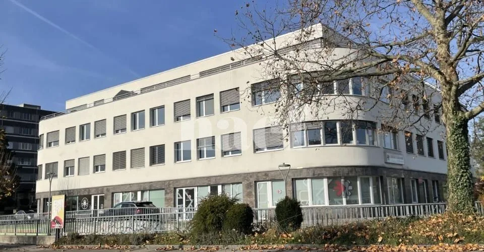 Centre Les Tuillières - Lumineuse surface d'env. 158m2 modulables au 2ème étage d'un immeuble commercial