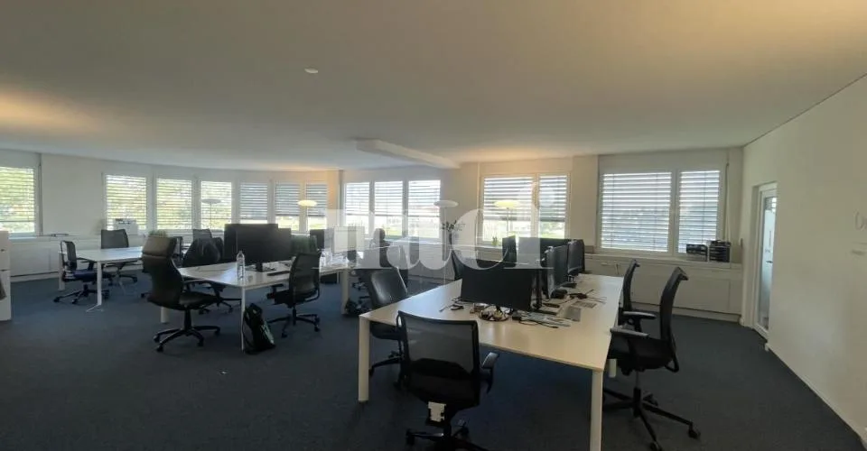 Centre Les Tuillières - Lumineuse surface d'env. 158m2 modulables au 2ème étage d'un immeuble commercial