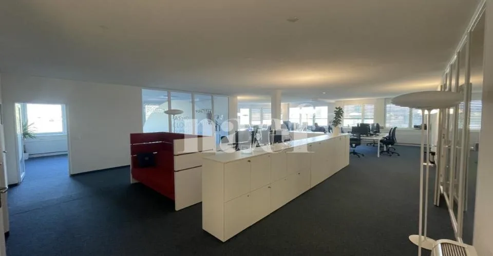 Centre Les Tuillières - Lumineuse surface d'env. 158m2 modulables au 2ème étage d'un immeuble commercial