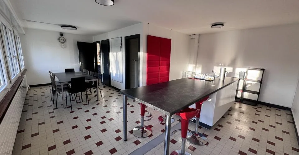 Granges-Marnand, à louer, bureaux et dépôts de 408 m2