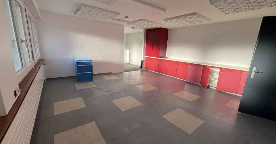 Granges-Marnand, à louer, bureaux et dépôts de 408 m2