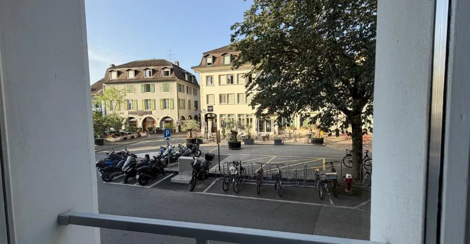 Bureau moderne, atypique, au coeur de Nyon, vue sur le lac - Place du Château