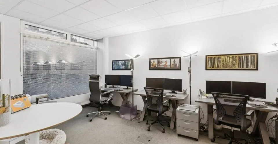 A saisir ! Superbe surface de bureau lumineuse dans bâtiment mixte