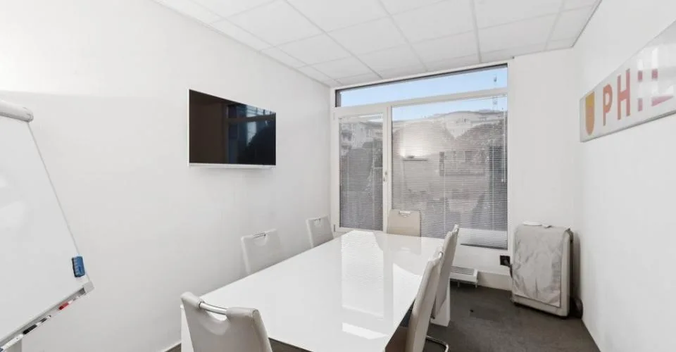 A saisir ! Superbe surface de bureau lumineuse dans bâtiment mixte