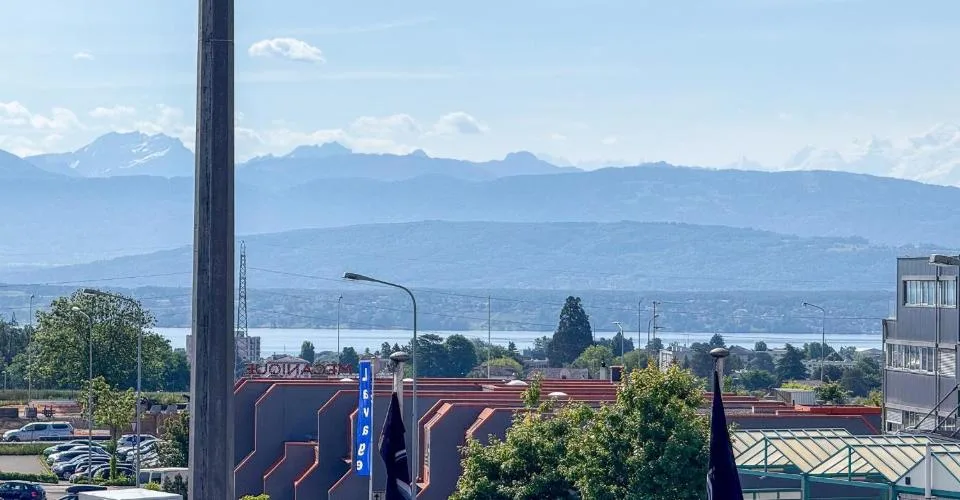 2 grandes surfaces avec 3 bureaux fermés, lumineux, calme, terrasse, 3 mois offerts !
