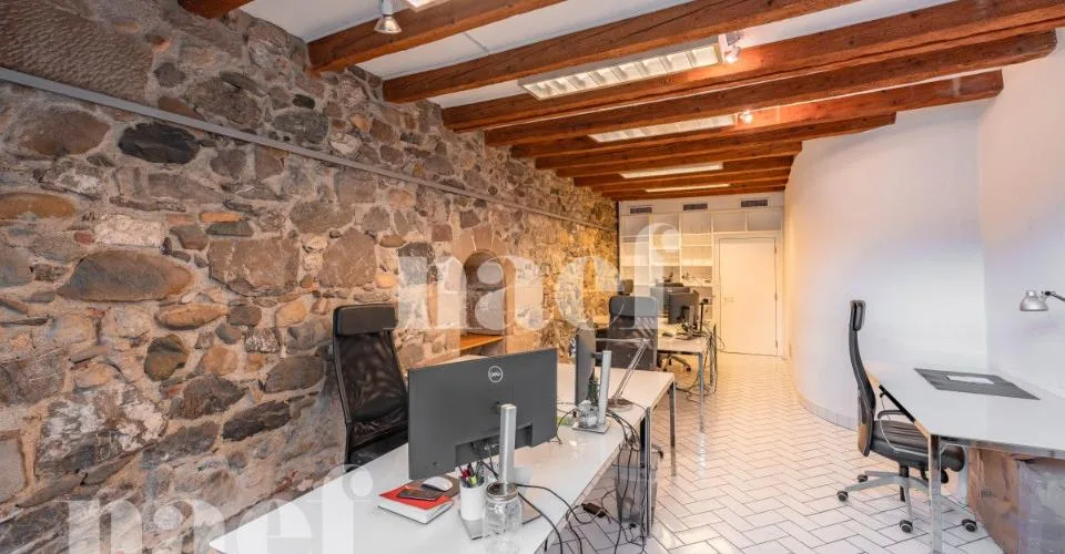 Au coeur de Nyon - Belle bâtisse avec nombreux bureaux et vue sur le Château-lac