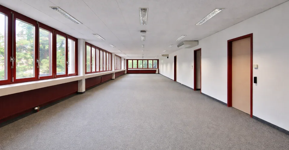 Bureaux lumineux, plug and play avec rampe d'accès !