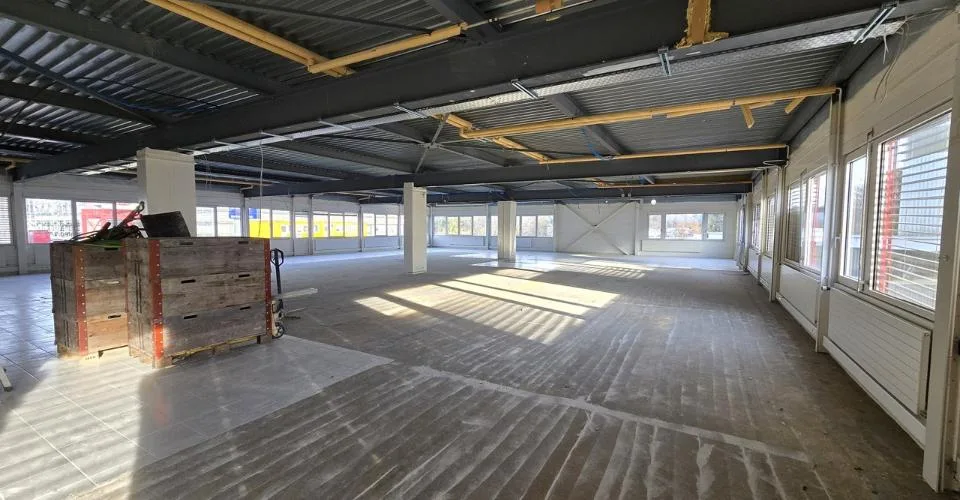 Surface de 555m2 - showroom - bureaux ou locaux