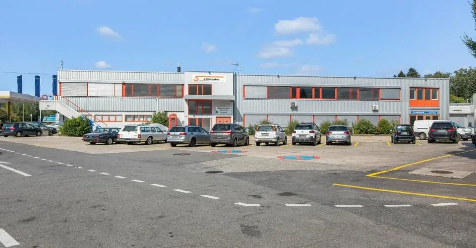 Surface de 555m2 - showroom - bureaux ou locaux