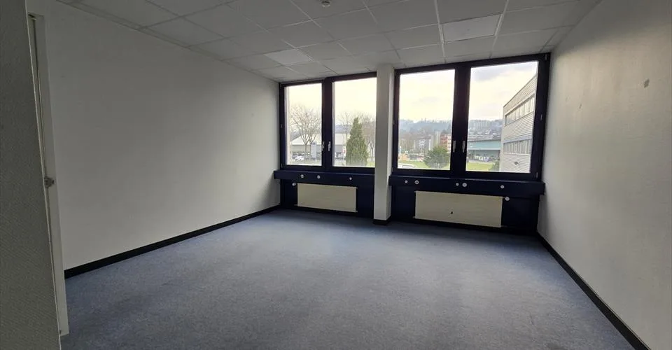 Bureau de 280m2 - Proximité autoroute-gare
