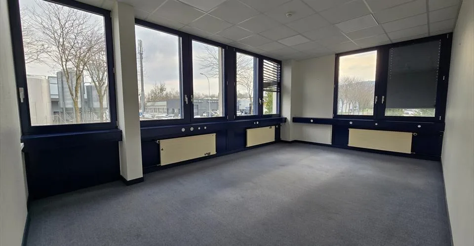 Bureau de 280m2 - Proximité autoroute-gare