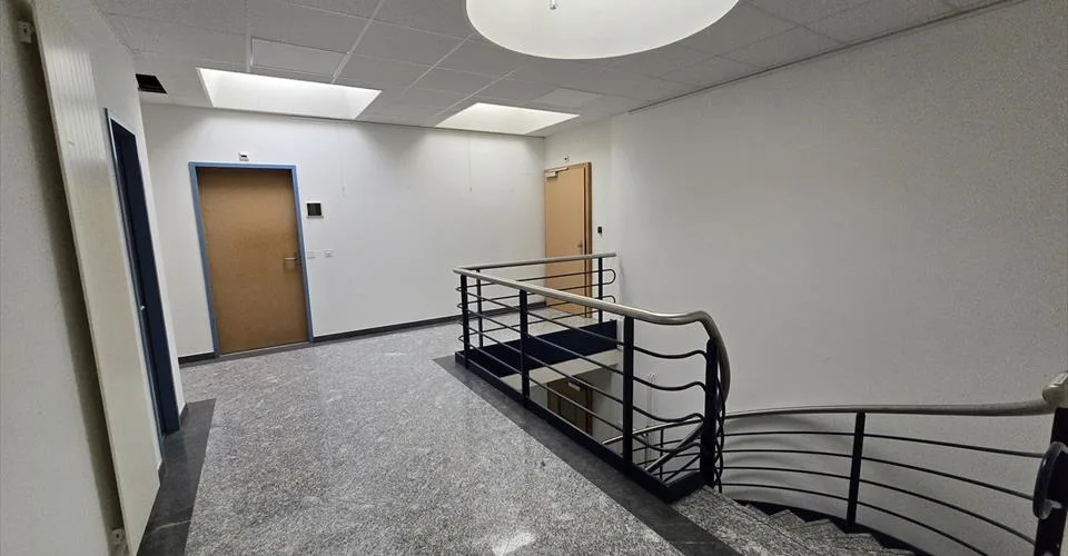 Bureau de 280m2 - Proximité autoroute-gare
