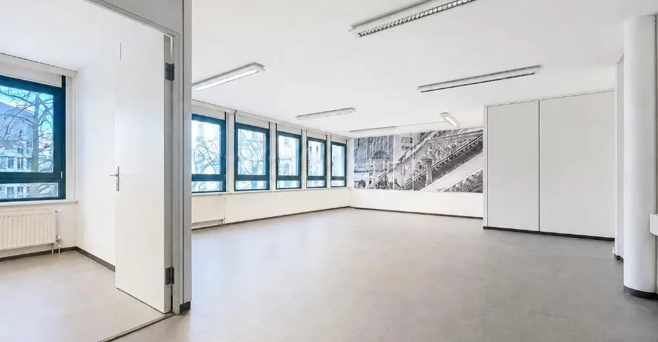 Bureau moderne de 90 m² à louer_Avenue des Mayennets 5