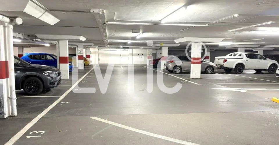 Locaux, cabinets, bureaux de 630 m2 divisibles à louer à Martigny
