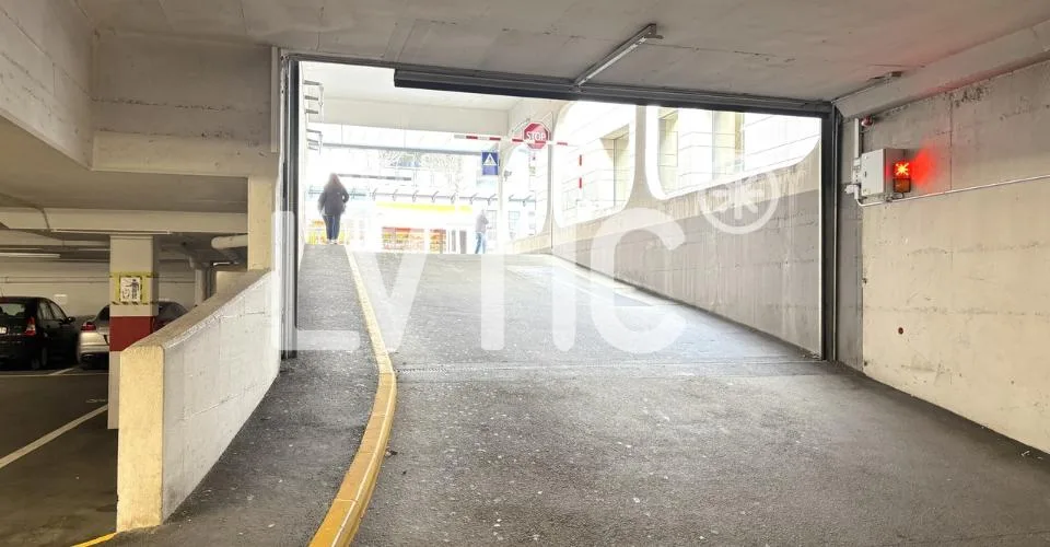 Locaux, cabinets, bureaux de 630 m2 divisibles à louer à Martigny