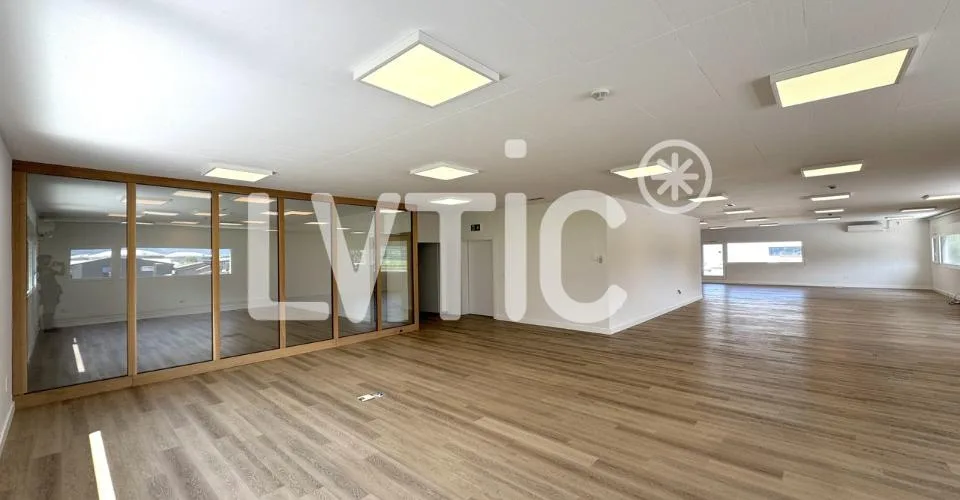 Bureaux, locaux de 410 m2 à louer à Collombey