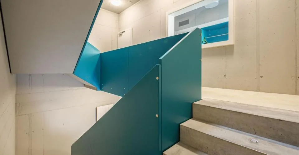 Complexe commercial à la fine pointe de la technologie - Choisissez un étage et lancez-vous !