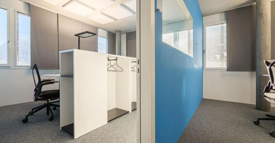 Complexe commercial à la fine pointe de la technologie - Choisissez un étage et lancez-vous !