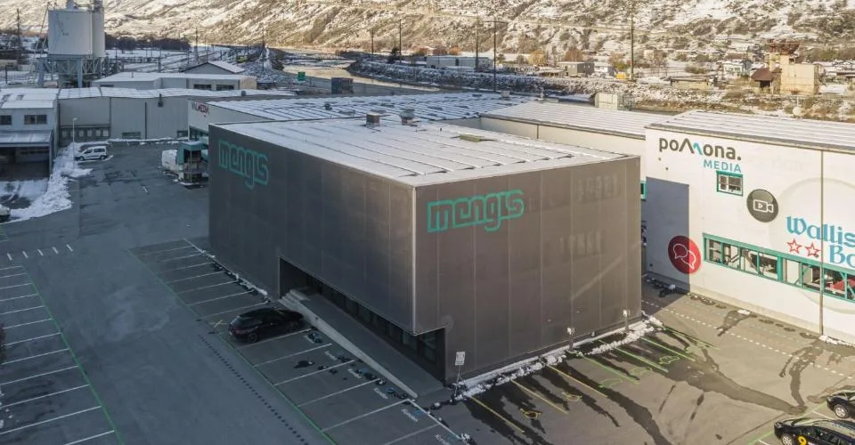 Complexe commercial à la fine pointe de la technologie - Choisissez un étage et lancez-vous !