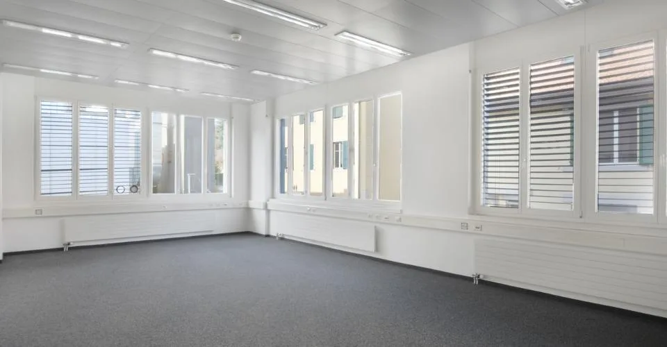 Bureau-atelier 72 m2 - Proche autoroute et transport