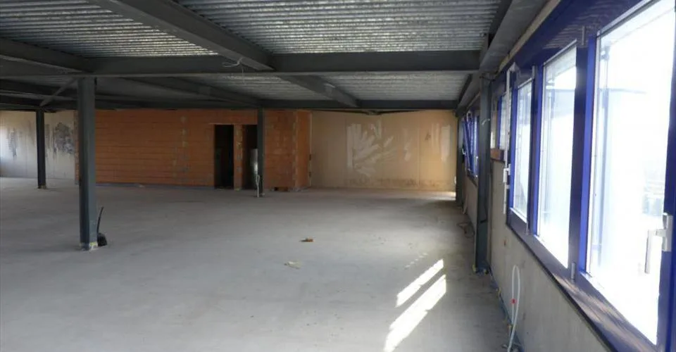 A LOUER Surface polyvalente de 325 m2 à Bevaix (NE)