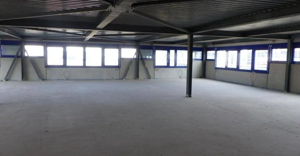 A LOUER Surface polyvalente de 325 m2 à Bevaix (NE)