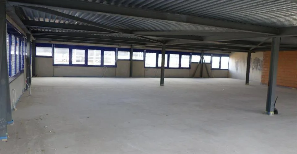 A LOUER Surface polyvalente de 325 m2 à Bevaix (NE)