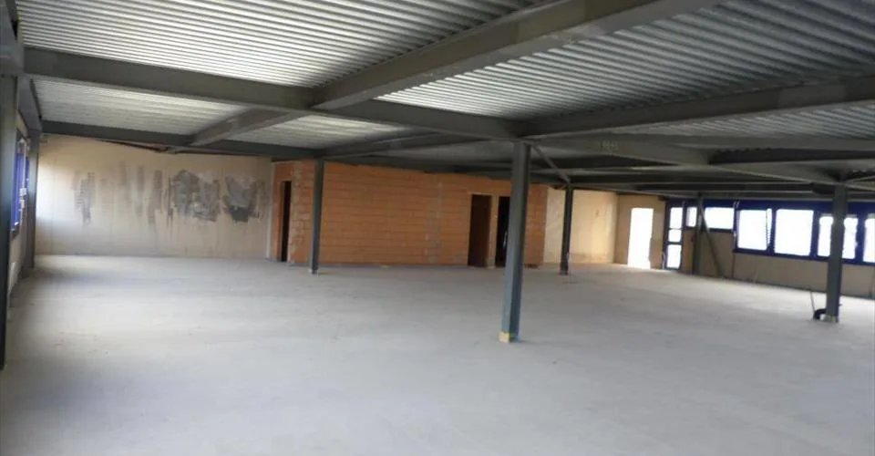 A LOUER Surface polyvalente de 325 m2 à Bevaix (NE)