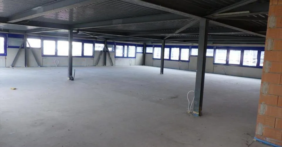 A LOUER Surface polyvalente de 325 m2 à Bevaix (NE)