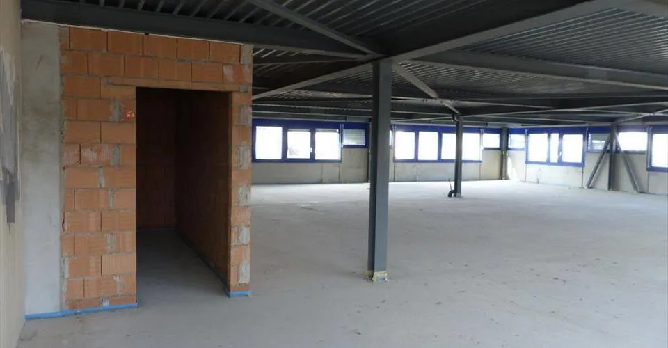 A LOUER Surface polyvalente de 325 m2 à Bevaix (NE)
