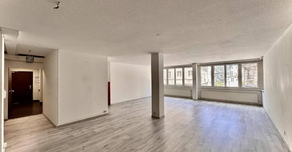 Local commercial de 115 m2 à louer à la Chaux-de-Fonds