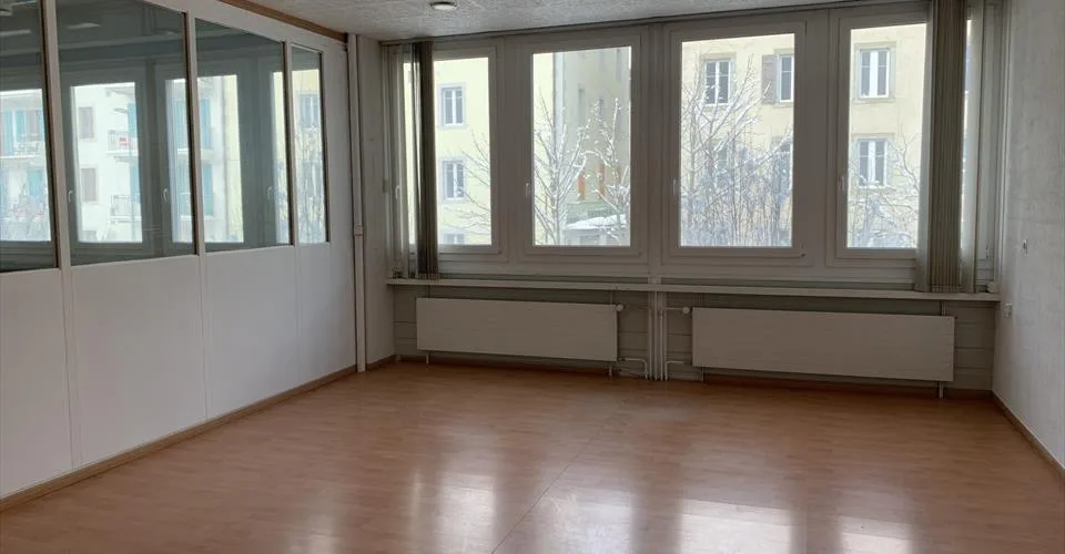 Surface administrative d'env. 290m2 à louer au 1er étage au Locle