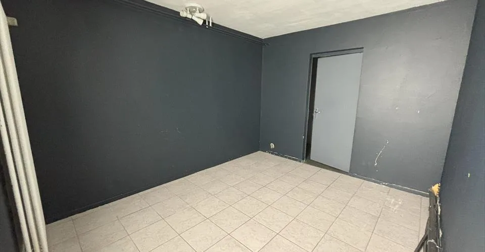 Local commercial- bureau 121 m2 plein-pied