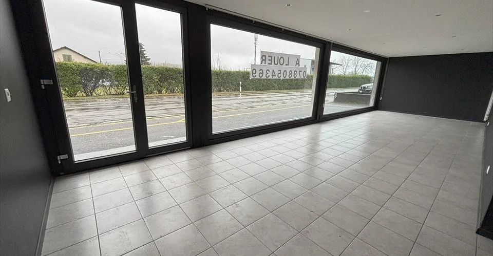 Local commercial- bureau 121 m2 plein-pied