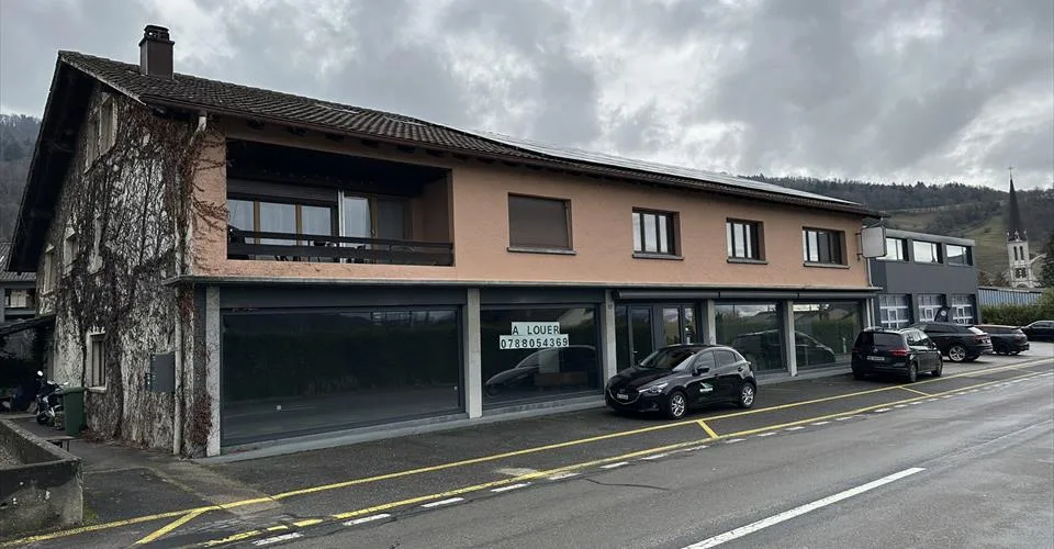 Local commercial- bureau 121 m2 plein-pied