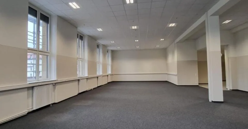 A louer surface de bureaux de 363 m2 avec coin cuisine