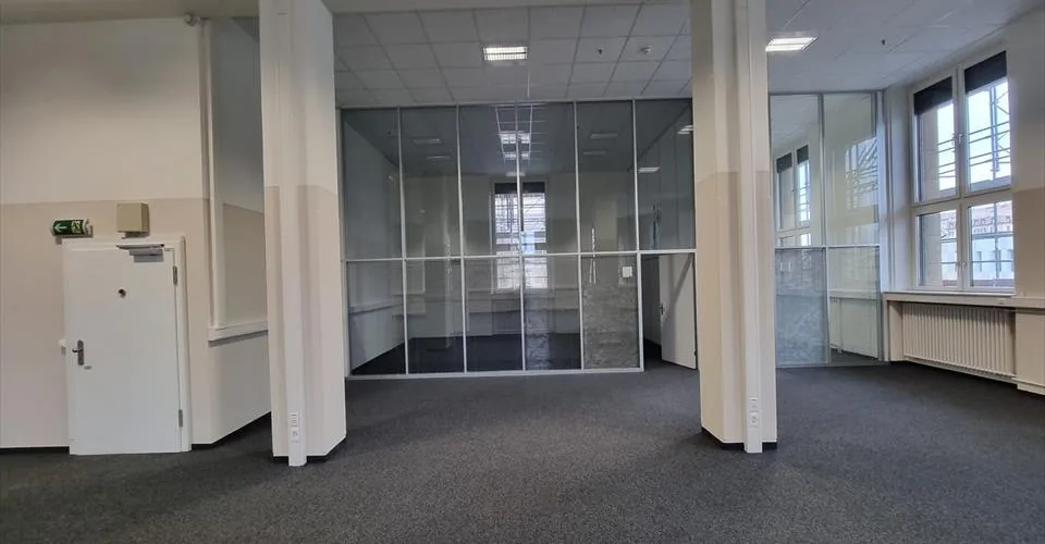 A louer surface de bureaux de 363 m2 avec coin cuisine